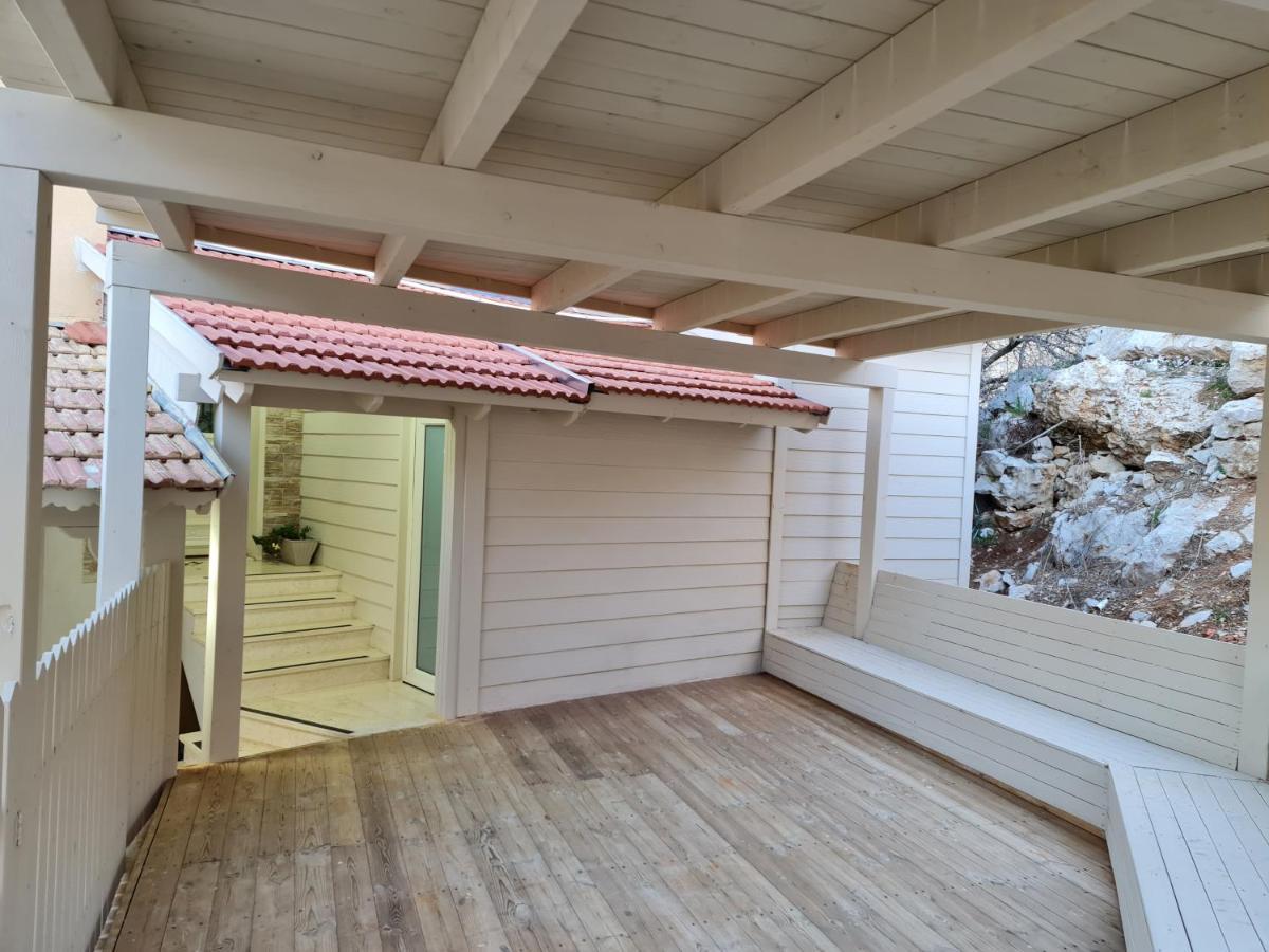Vida Bhermon 2, One Small Wooden Cabin Majdal Shams Exterior foto