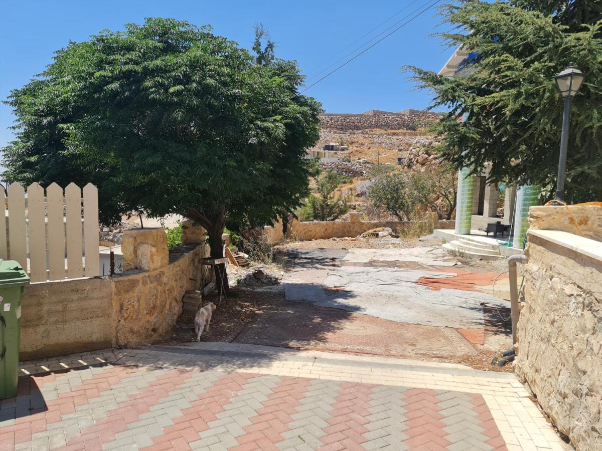 Vida Bhermon 2, One Small Wooden Cabin Majdal Shams Exterior foto
